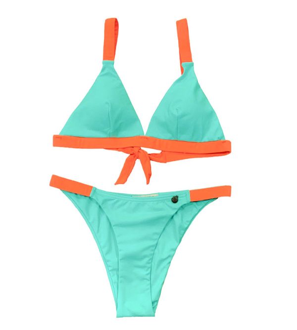 bikini verde agua con tirantes, contorno y laterales de braguita en naranja flúor