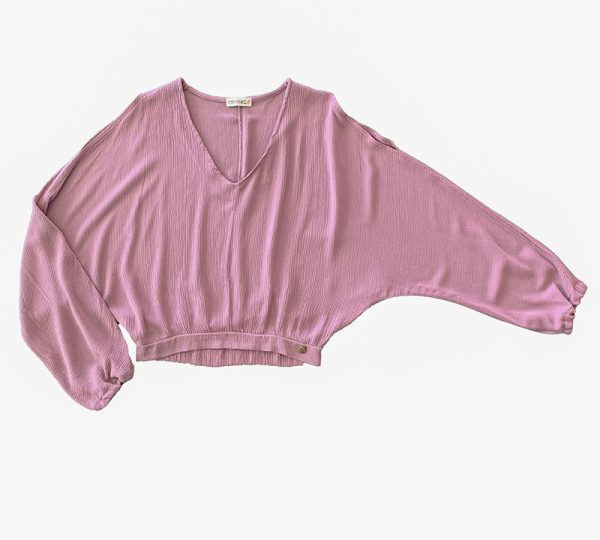 blusa rosa viejo manga larga con escote en pico y hombros descubierto en color rosa viejo