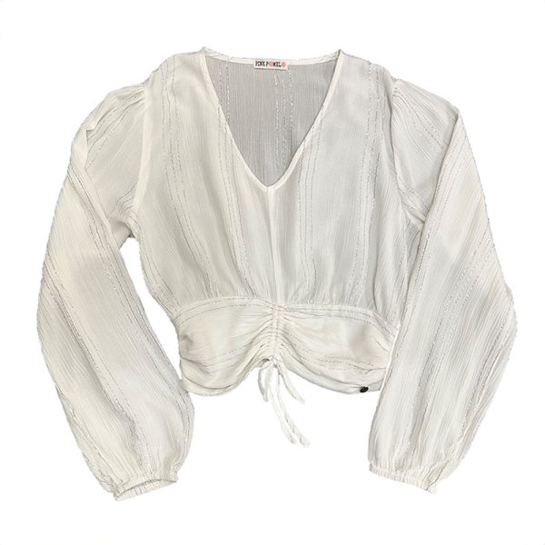 blusa blanca con lurex plata, con fruncido en pieza frontal de cintura