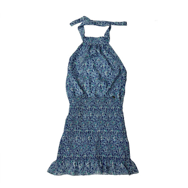 vestido corto con gasa estampada azul con cuello halter y espalda descubierta con la parte de la falda fruncida y forro interior