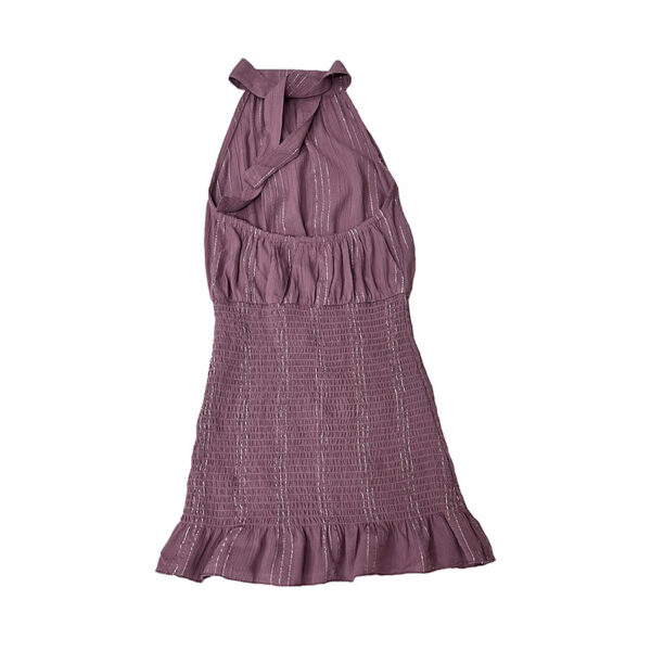 vestido corto con lúrex plata en rosa viejo con cuello halter y espalda descubierta con la parte de la falda fruncida
