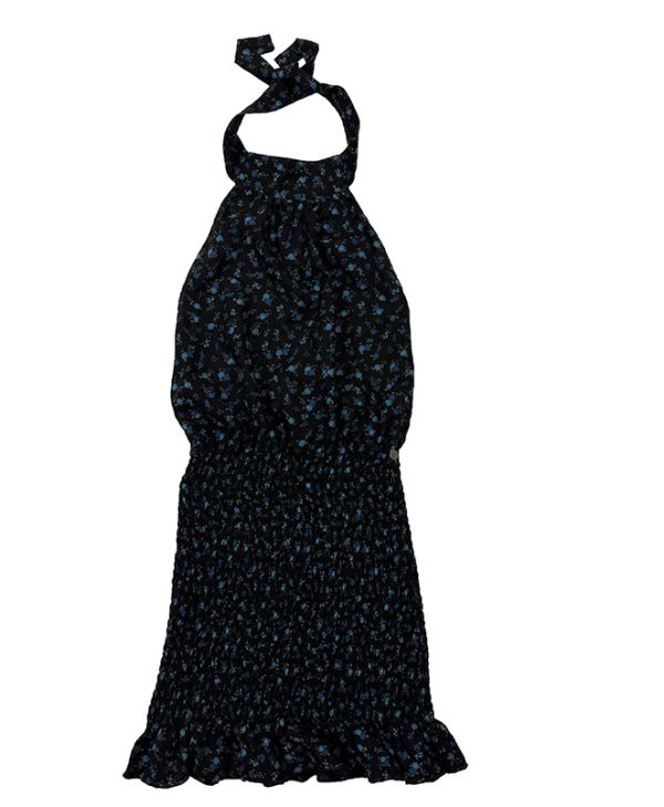 vestido corto negro de florecillas azules con la parte de abajo con falda fruncida y volante y parte de arriba tipo halter con espalda descubierta